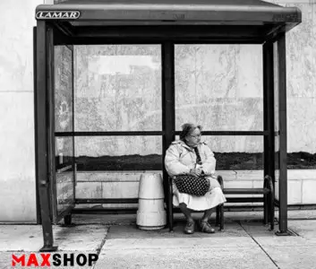 عکاسی در ایستگاه اتوبوس